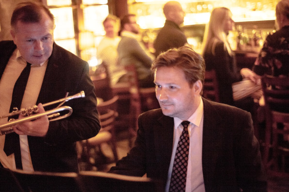 LIVE MUSIC 10.30 p.m. by Robert & Waldi